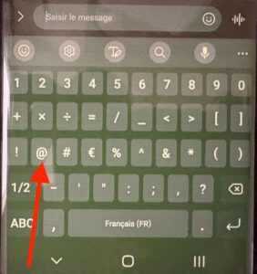 Touche arobase sur clavier d'un téléphone Android